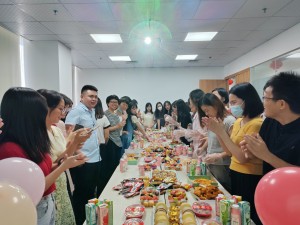 Birthday Party yn Focus Global Logistics