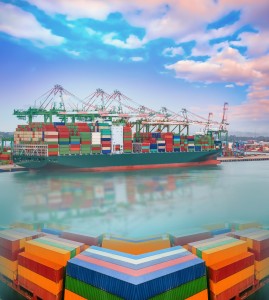 Logistik und Transport von internationalen Containerfrachtschiffen aus China